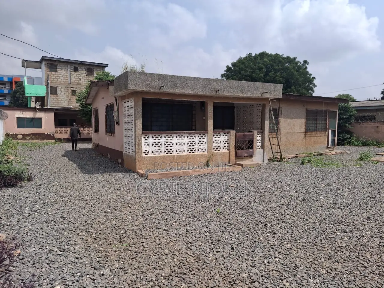 5bdrm Bungalow in UPSA Area for sale