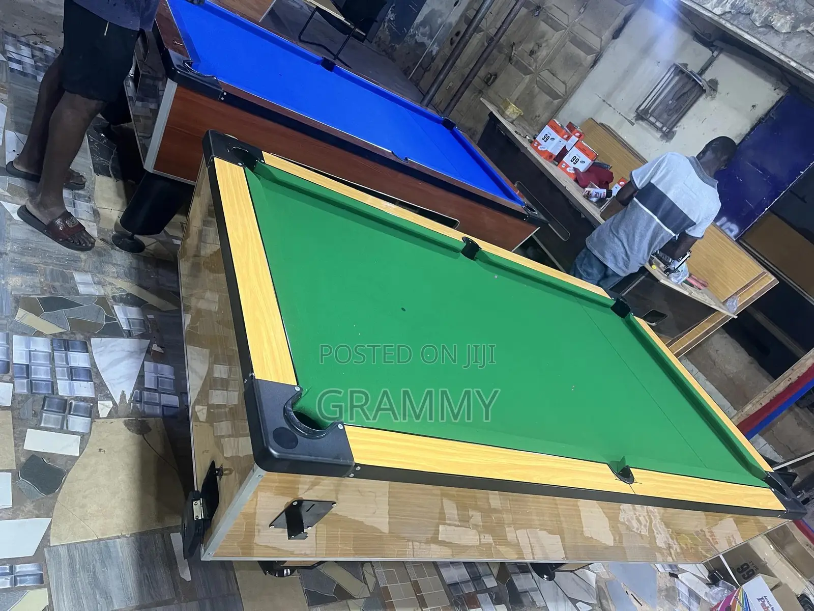 Coin Operator Snooker Table and Accessories
