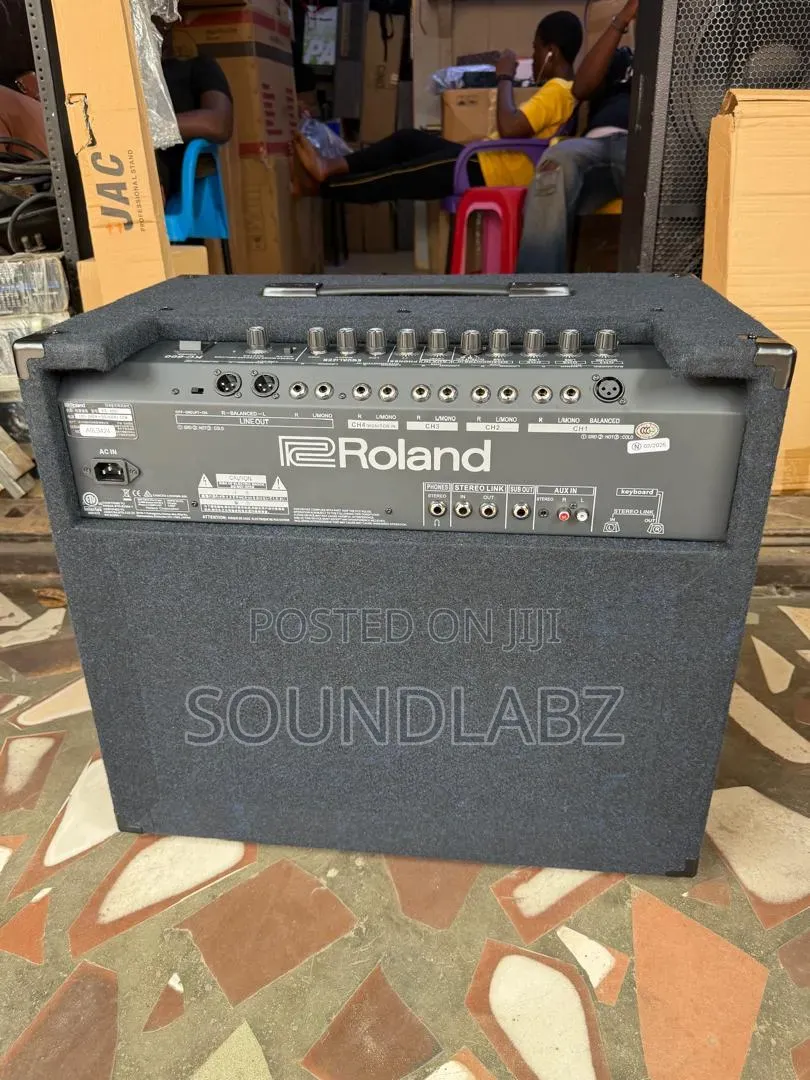 Roland Kc-600 4-Channel Keyboard Amplifier/Combo