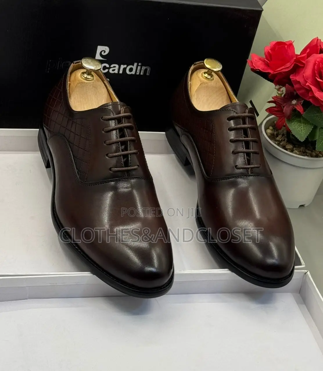 Pierre Cardin Brown Leather Oxford Shoes With a Quilted Pattern Detail