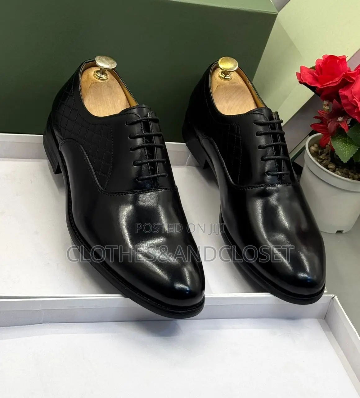 Black Leather Oxford-Style Dress Shoes