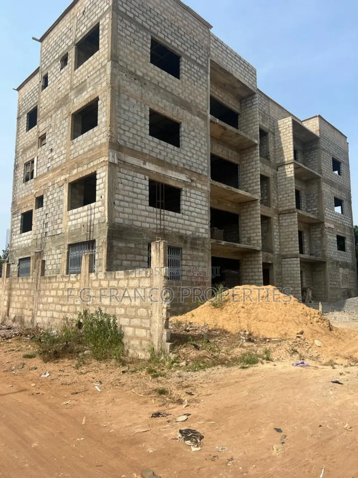 8bdrm Apartment in Kg Franco Properties, Spintex for sale