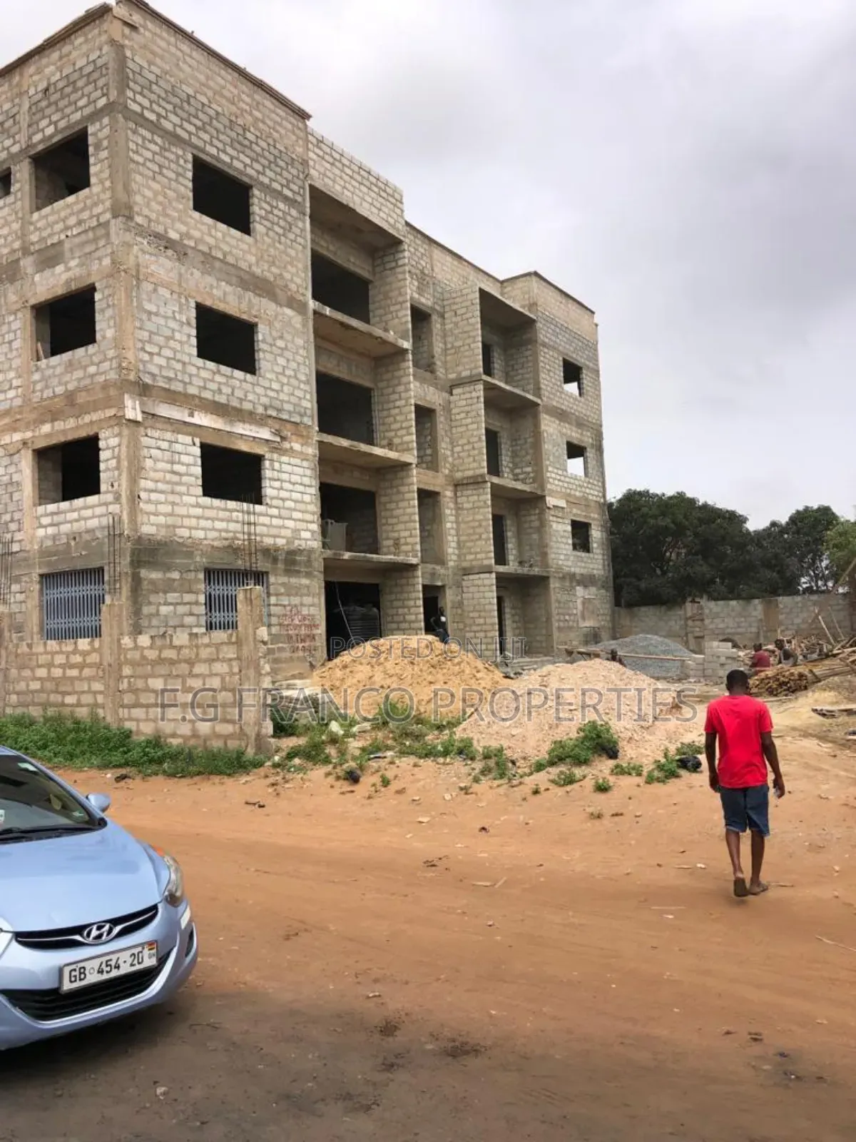 8bdrm Apartment in Kg Franco Properties, Spintex for sale