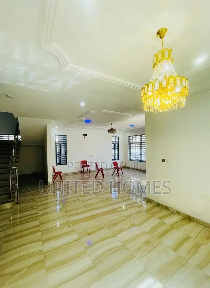 5bdrm House in Achimota for sale