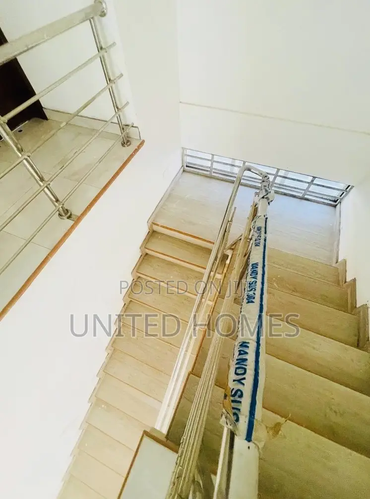 5bdrm House in Achimota for sale