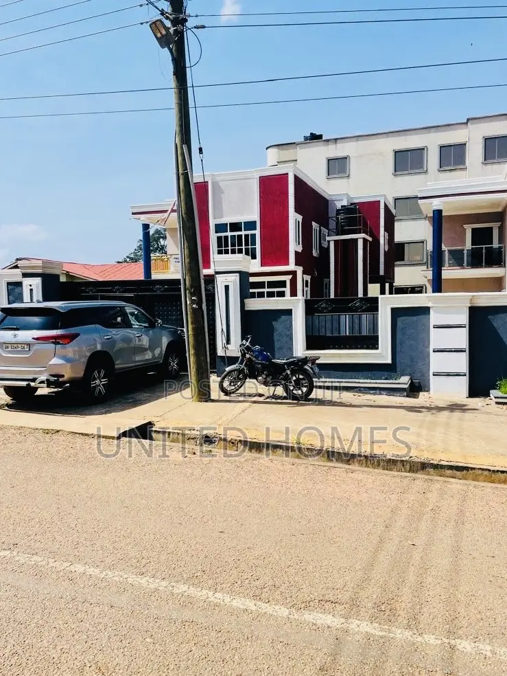 5bdrm House in Achimota for sale