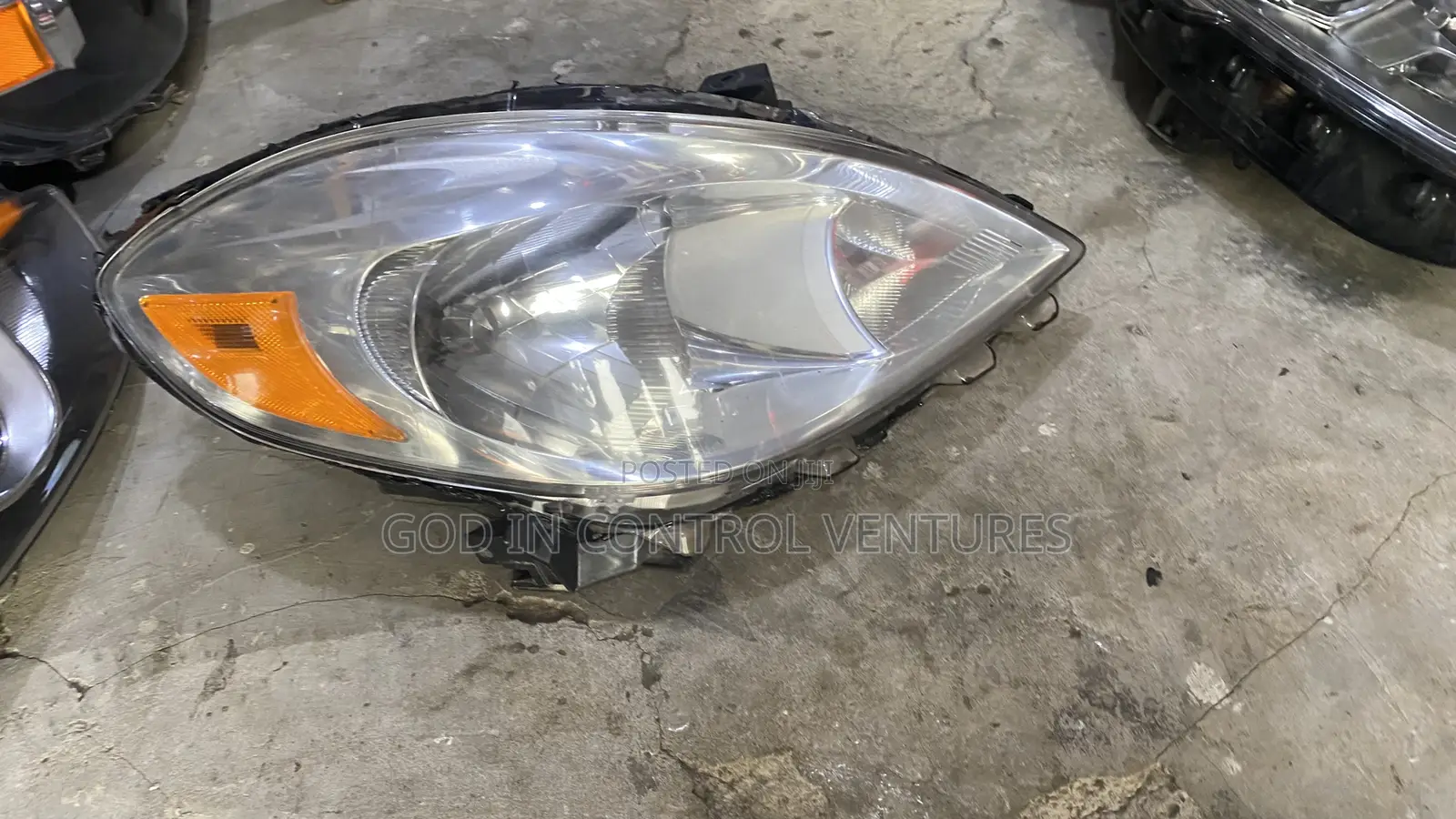 Nissan Versa 2014 Headlight