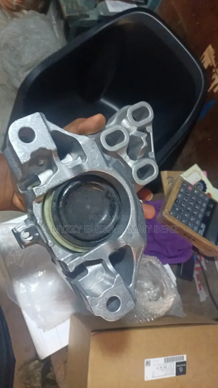 Different Models of Mercedes-Benz Engine Seat