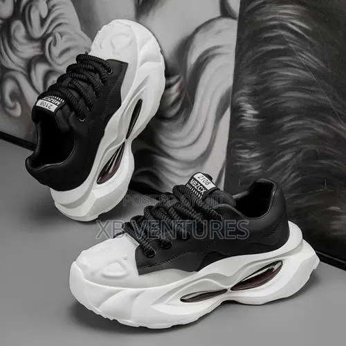 Agile Robust Men Sneakers
