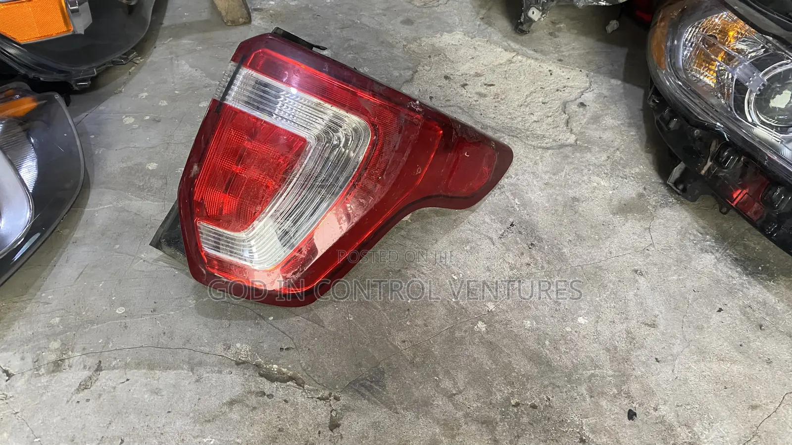 Ford Explorer 2016-2019 Tail Light