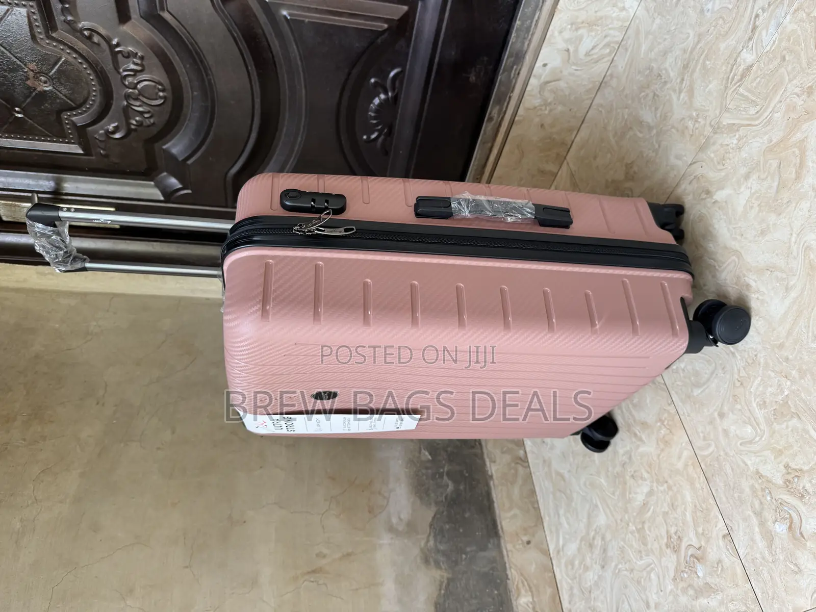 Top Brand Rosegold 24 Inches Single Medium Size Unbreakable Bag.