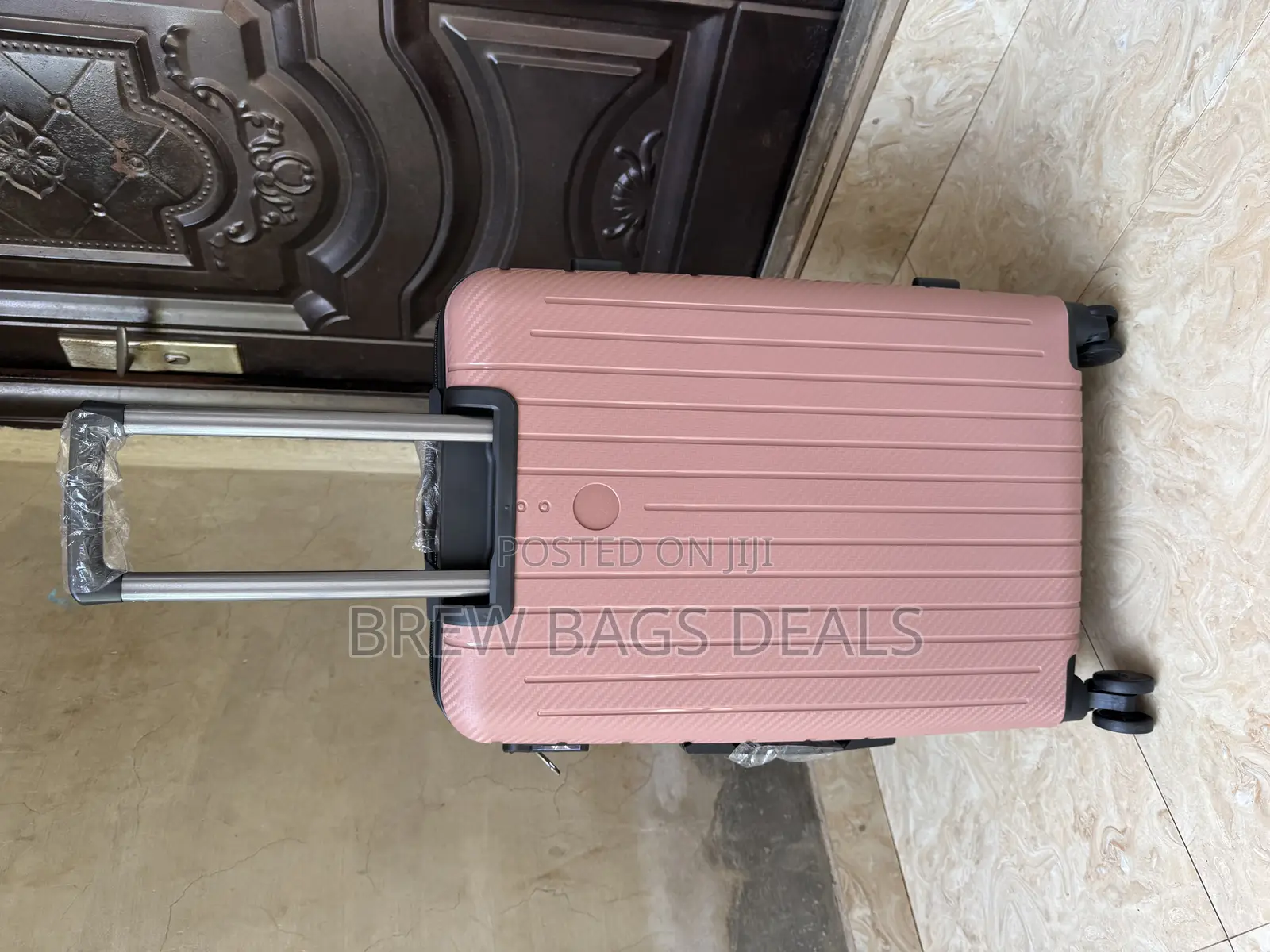 Top Brand Rosegold 24 Inches Single Medium Size Unbreakable Bag.