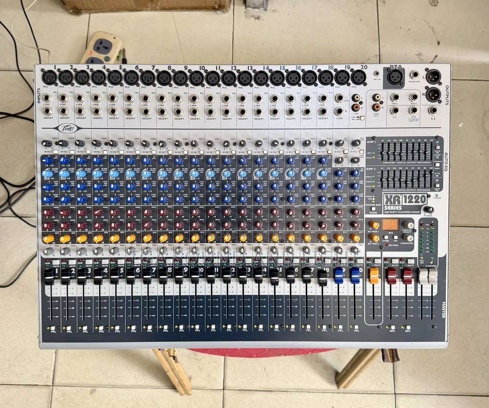 Peavey Xr 1220 20 Channels Powered Mixer