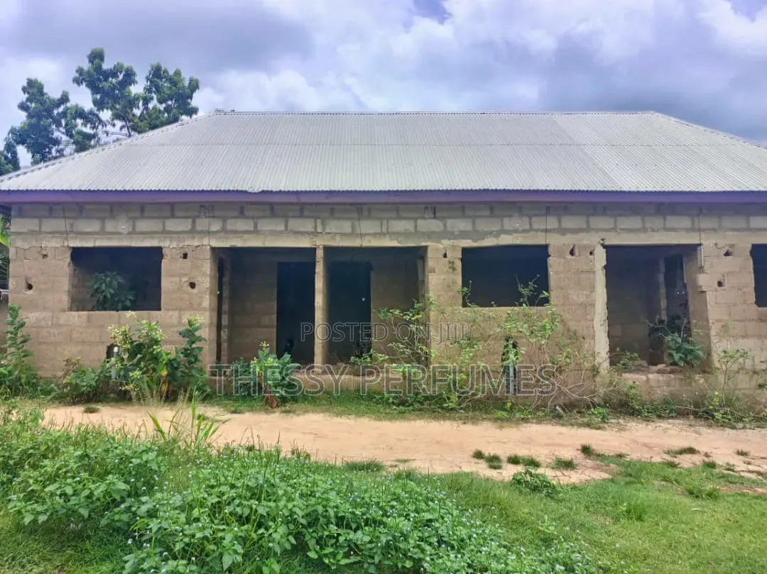 10bdrm Apartment in Ahafo Ano North for sale