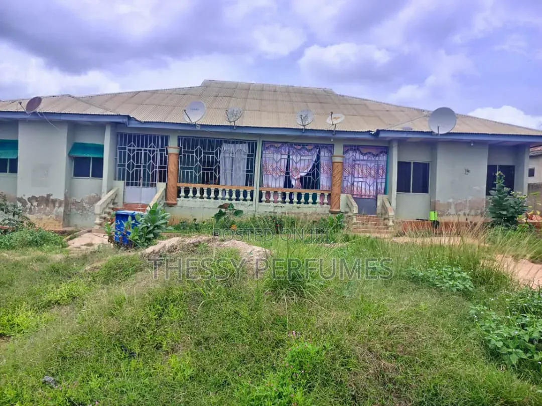 10bdrm Apartment in Ahafo Ano North for sale