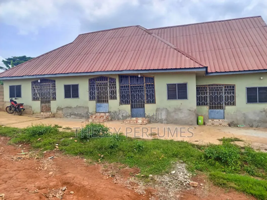 10bdrm Apartment in Ahafo Ano North for sale