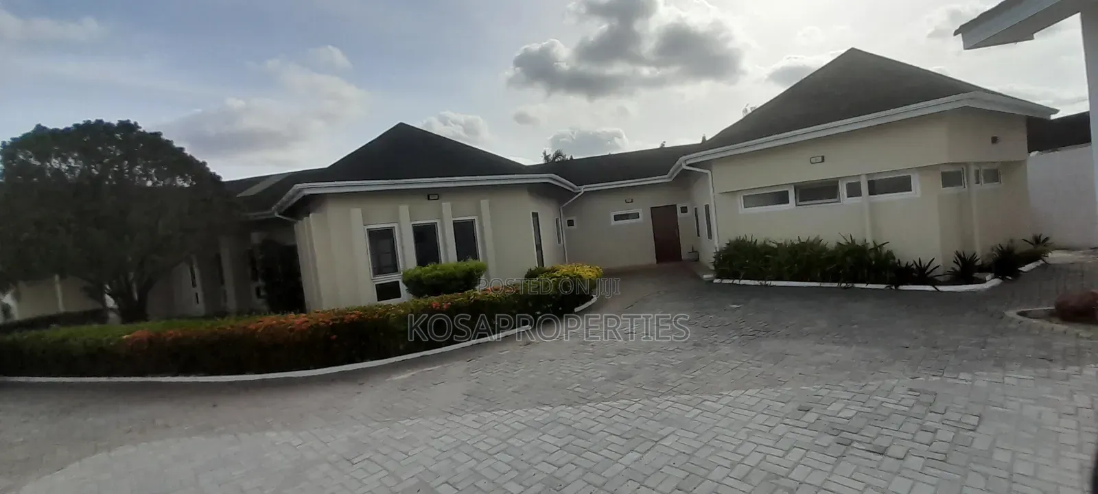 11bdrm House in East Legon, Ghana Link Area for rent