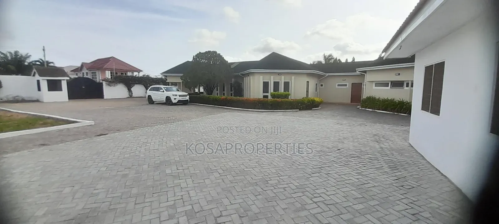 11bdrm House in East Legon, Ghana Link Area for rent