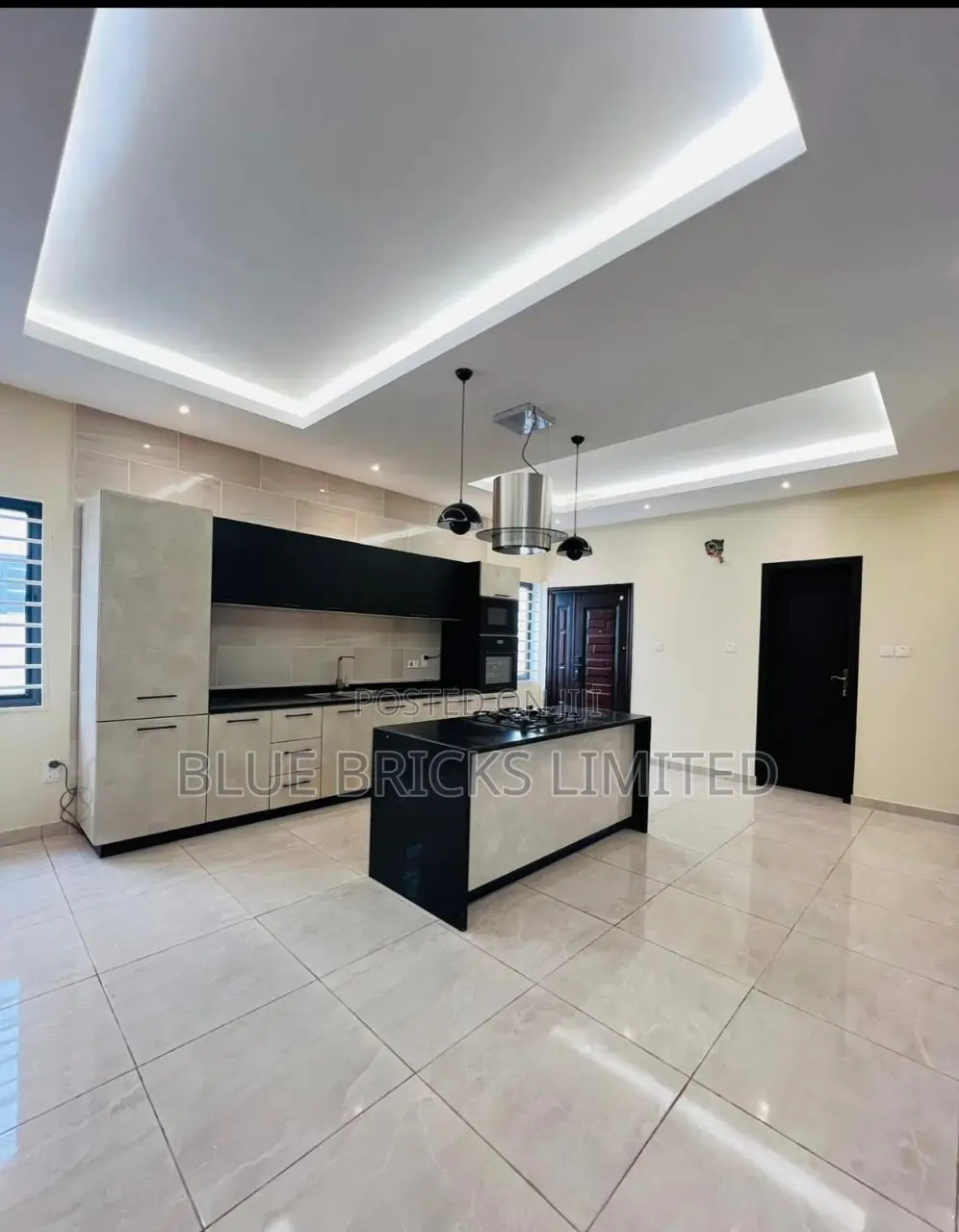 5bdrm House in Lakeside for sale