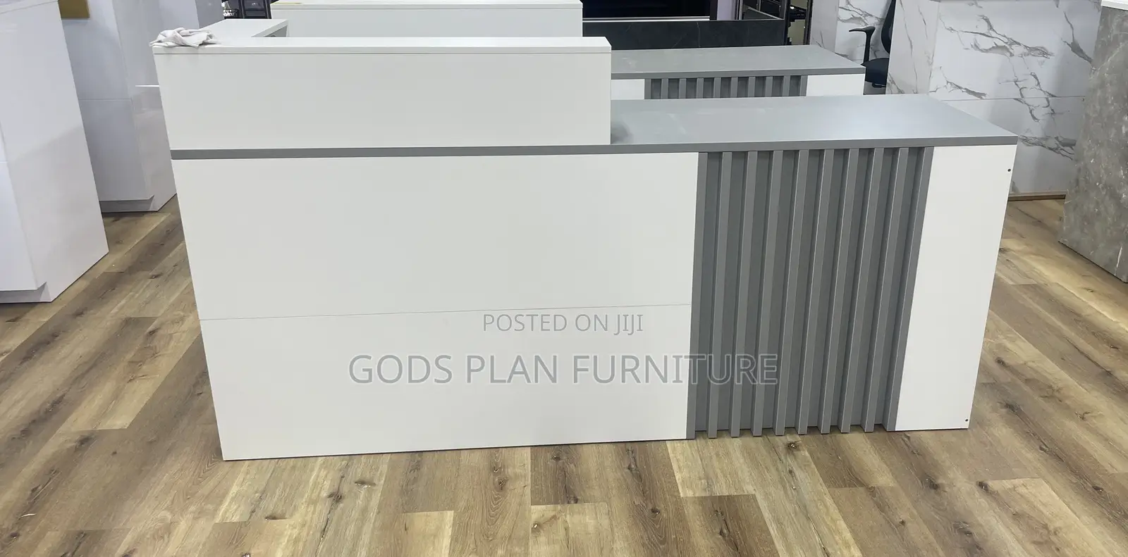Front Desk (D - 8146)