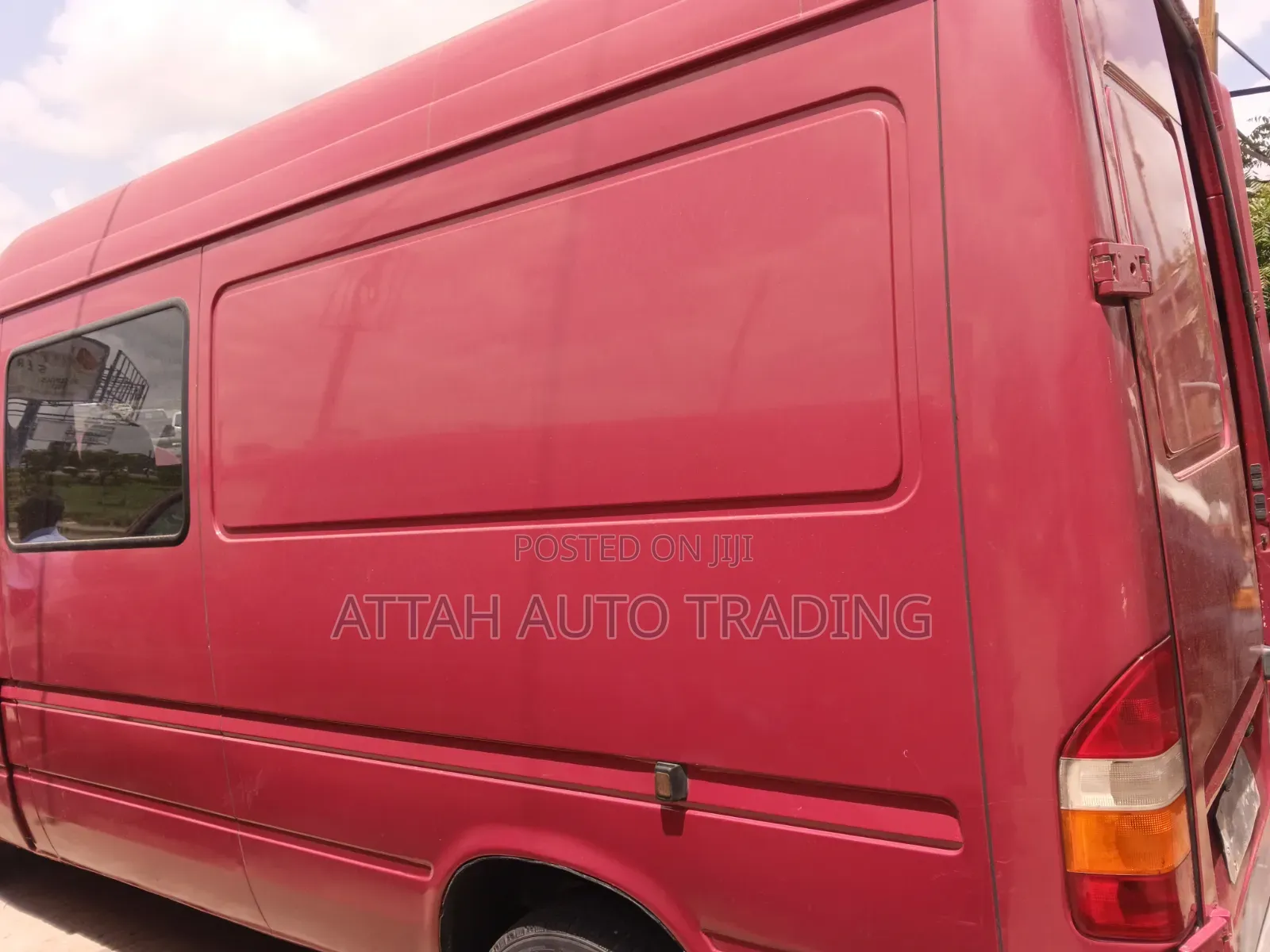 Mercedes-Benz Sprinter 2000 Red