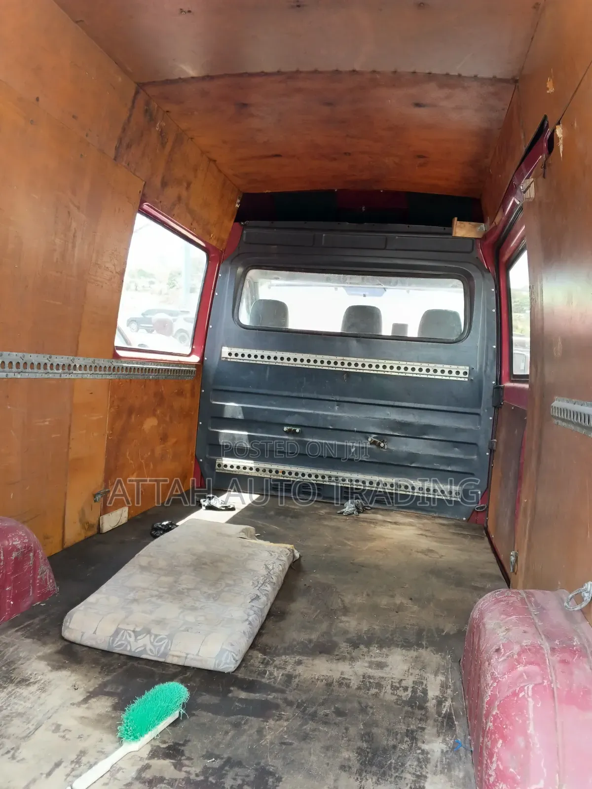 Mercedes-Benz Sprinter 2000 Red