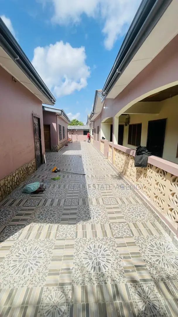 11bdrm Apartment in Sefdard Properties, Kasoa for sale
