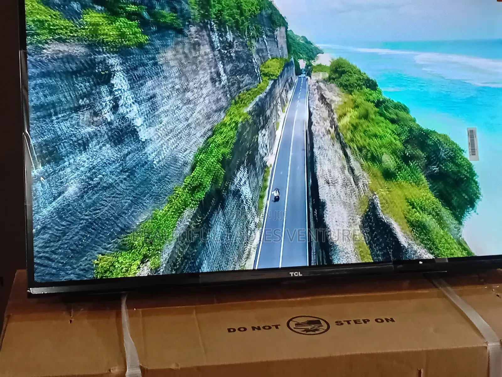 TCL 32” Led Display Tv – Perfect for Small Spaces