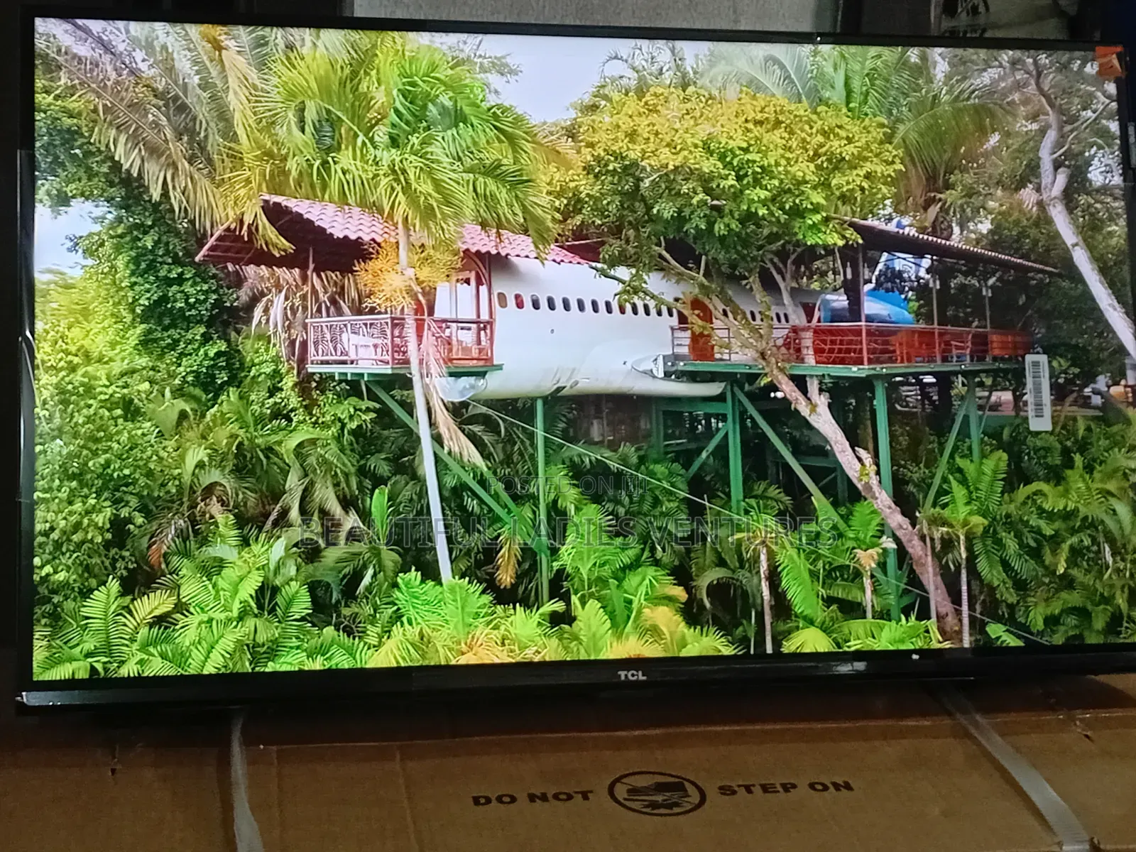 TCL 32” Smart Entertainment Television With Rich Sound
