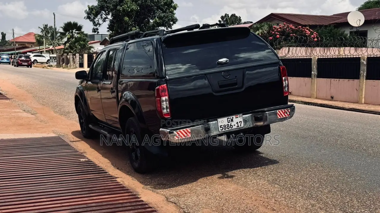 Nissan Navara 2.5 dCi Automatic 2010 Black