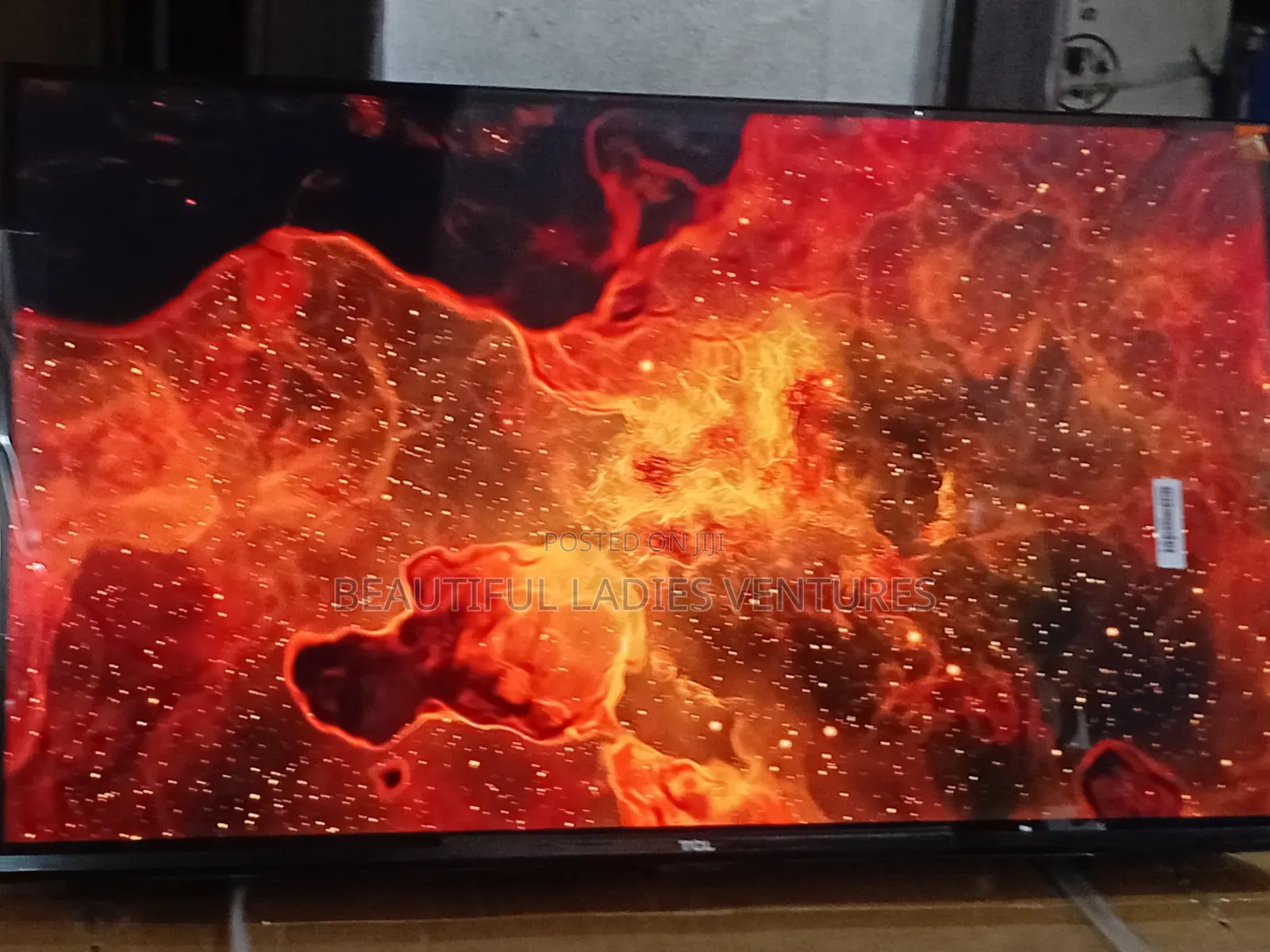 TCL 32” Modern Led Tv With Crystal Viewing Experience