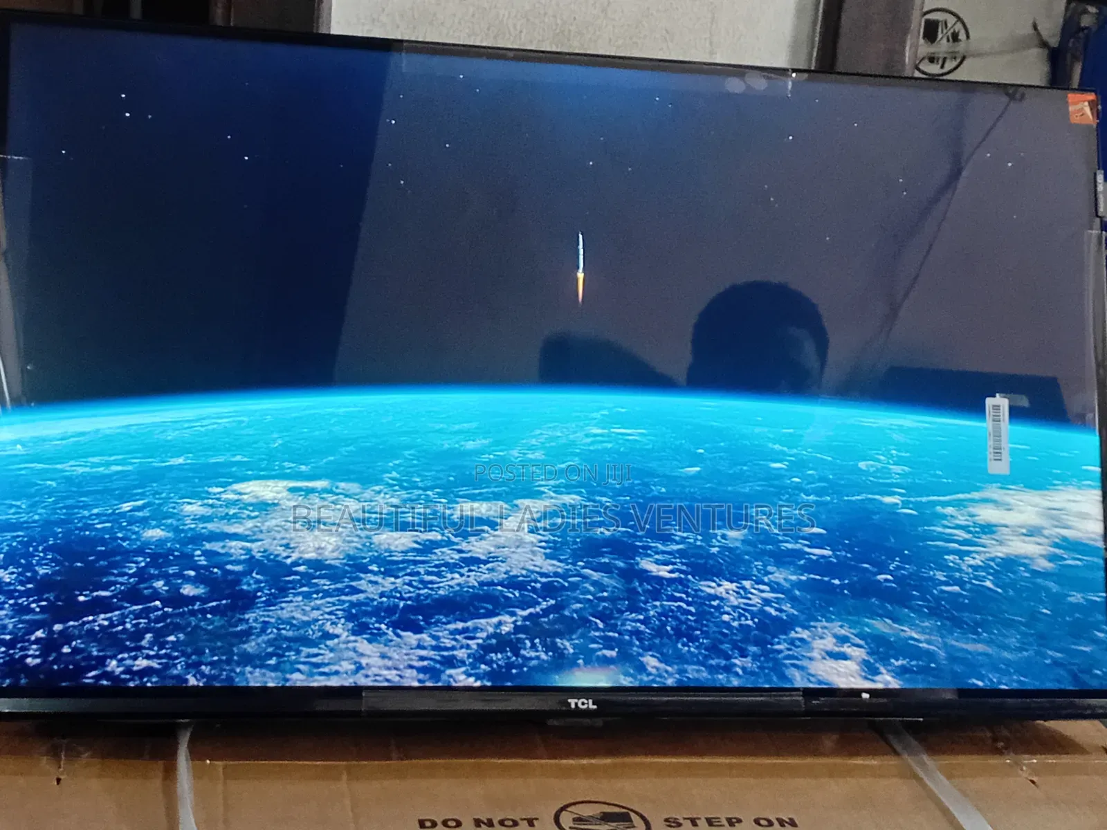 TCL 32” Modern Led Tv With Crystal Viewing Experience