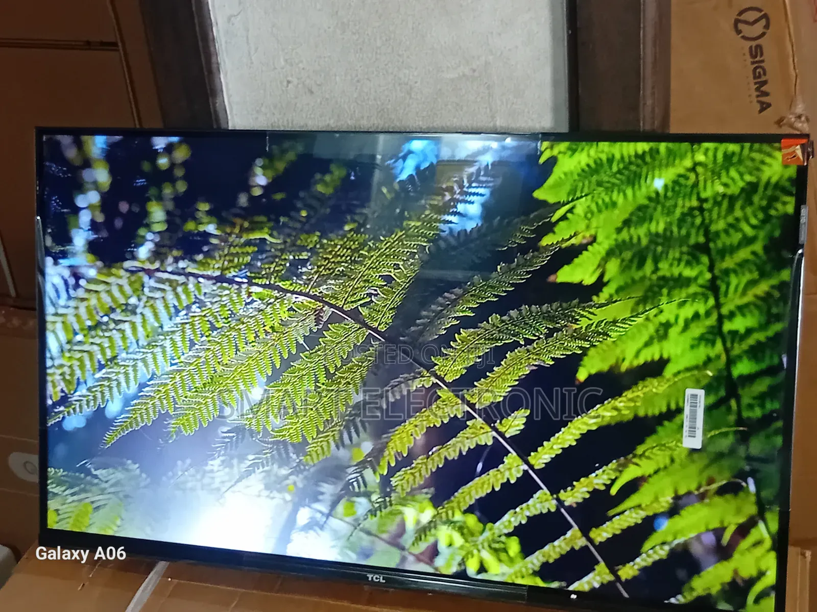 TCL 32” Entertainment Hub – Smart Viewing Experience