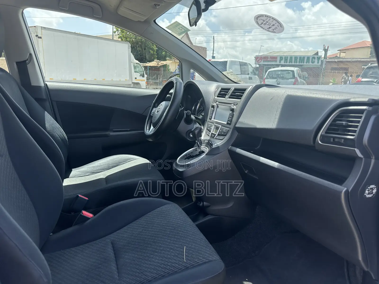Toyota Verso 2013 Blue