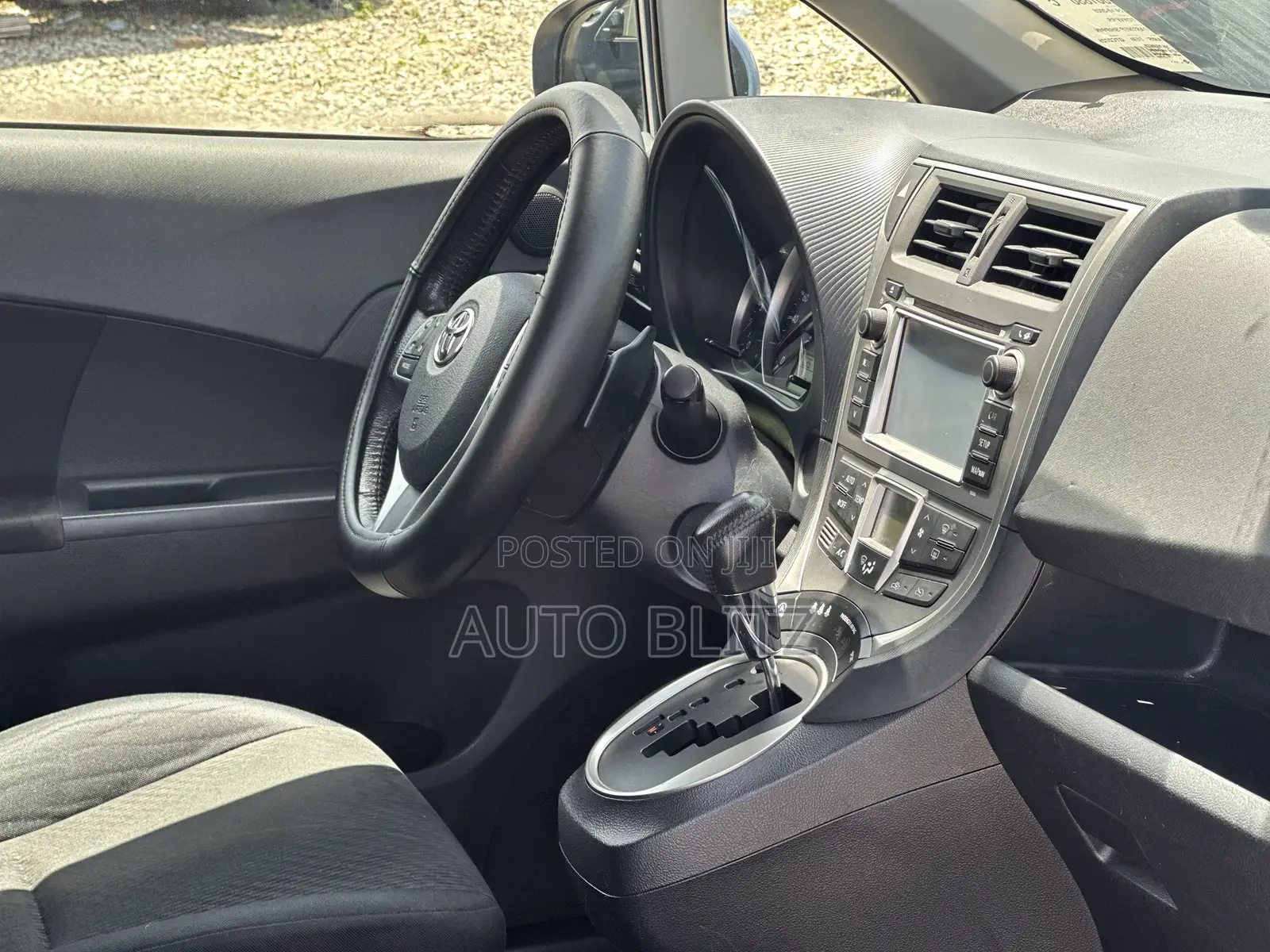 Toyota Verso 2013 Blue
