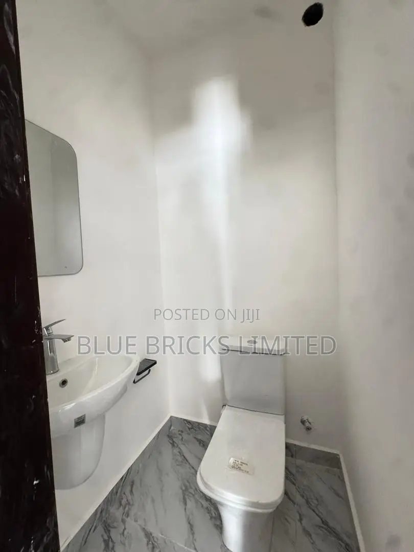 2bdrm House in School Junction for sale