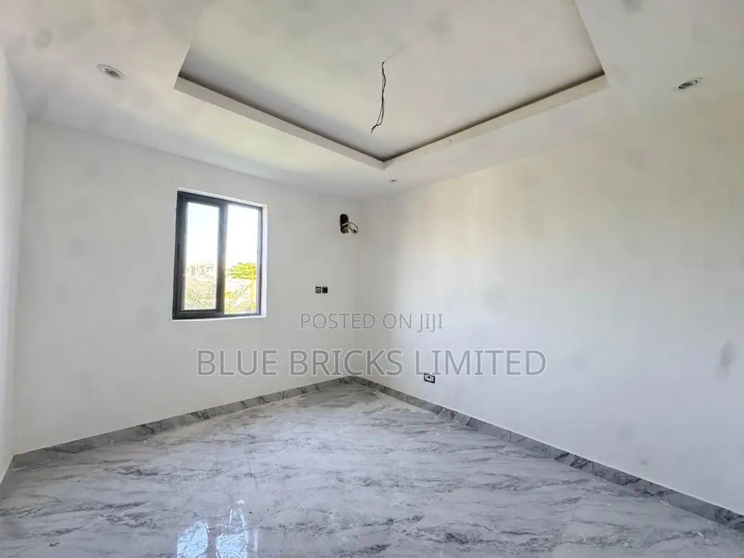 2bdrm House in School Junction for sale