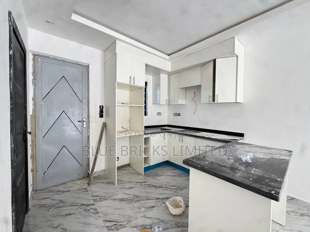 2bdrm House in School Junction for sale