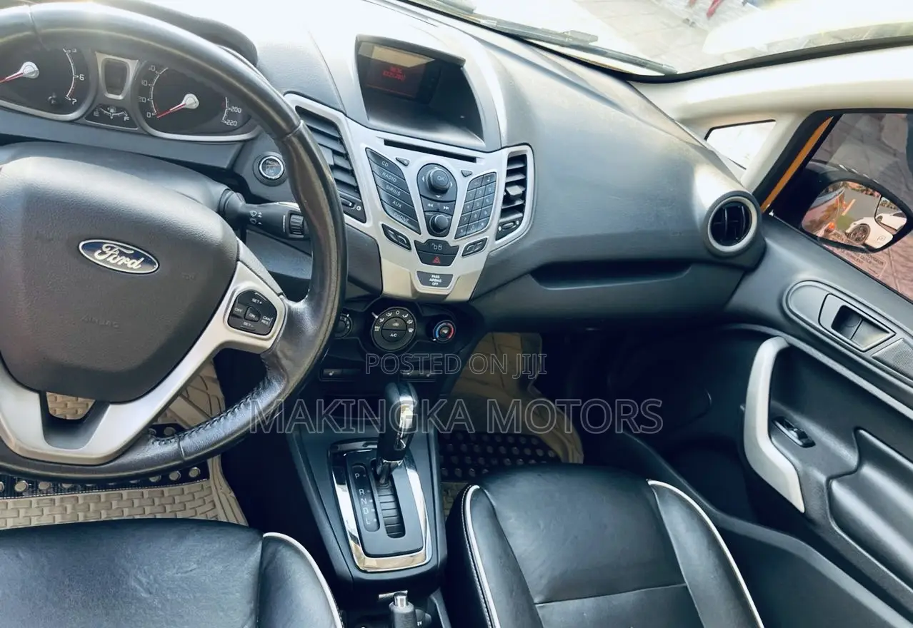 Ford Fiesta SE Sedan 2013 Yellow