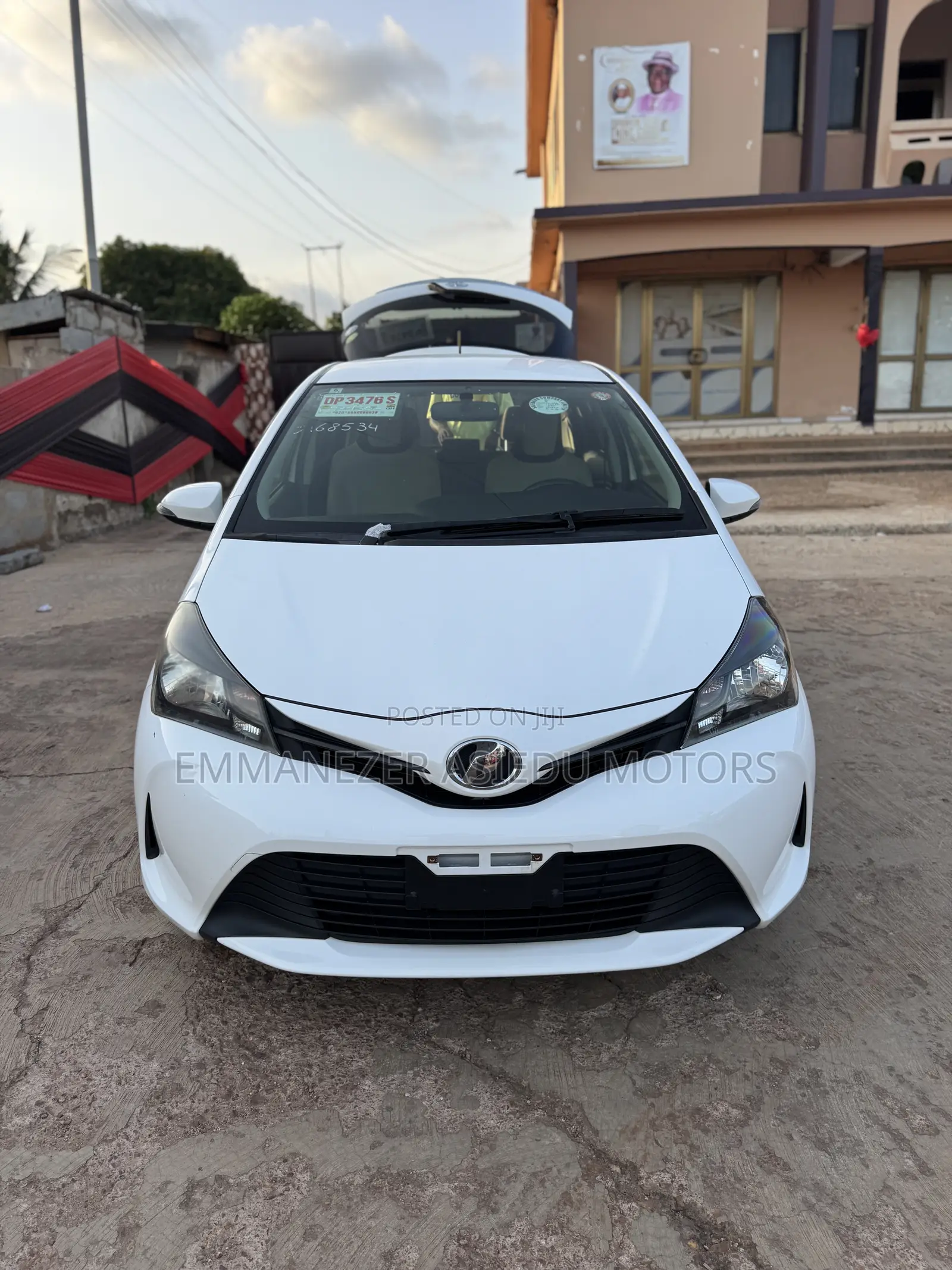 Toyota Vitz 1.3 FWD 5dr 2015 White