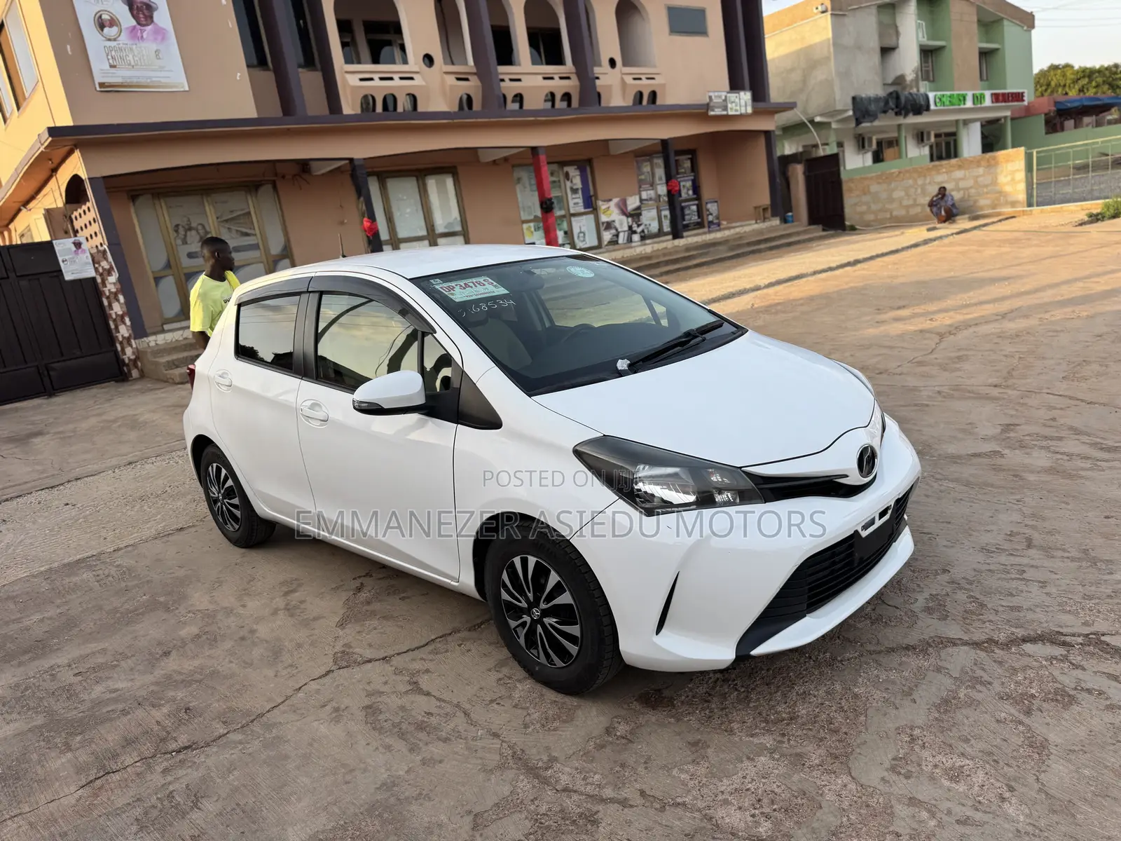 Toyota Vitz 1.3 FWD 5dr 2015 White