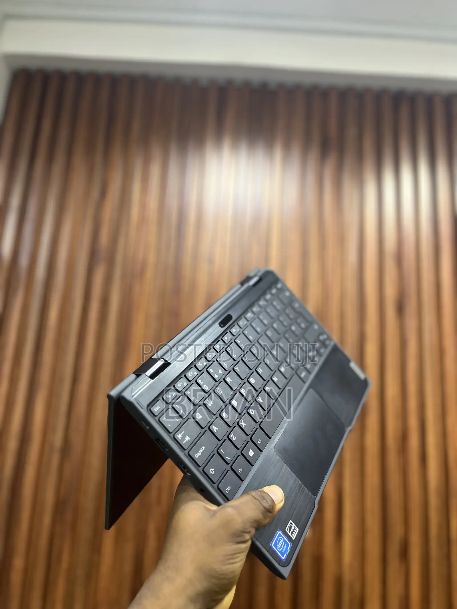 Laptop Lenovo 300e 4GB Intel Core i3 SSD 128GB