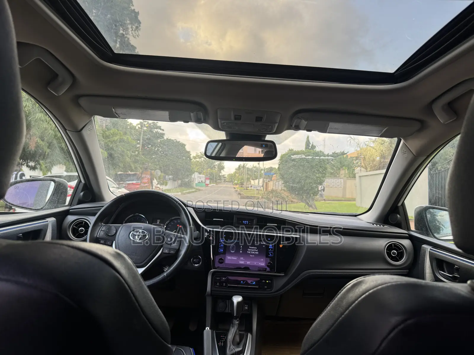 Toyota Corolla XSE 4dr Sedan (1.8L 4cyl CVT) 2017 White