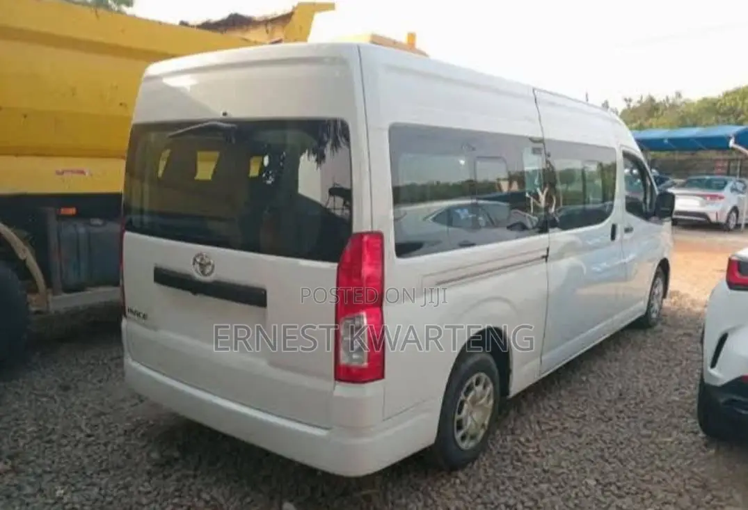 Toyota HiAce 2021 White