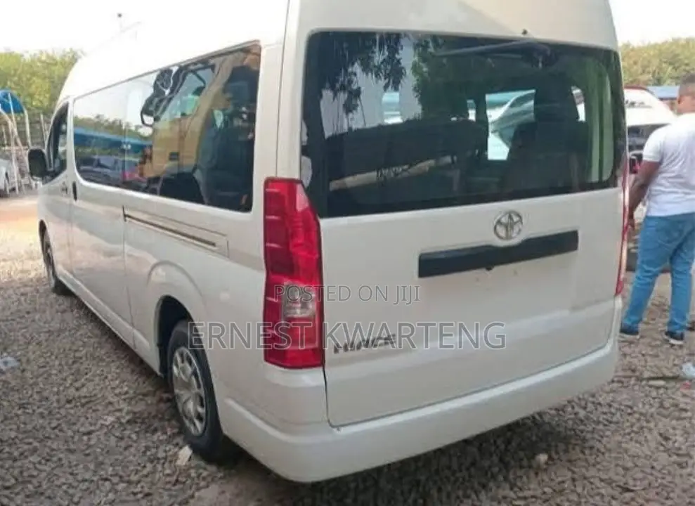 Toyota HiAce 2021 White