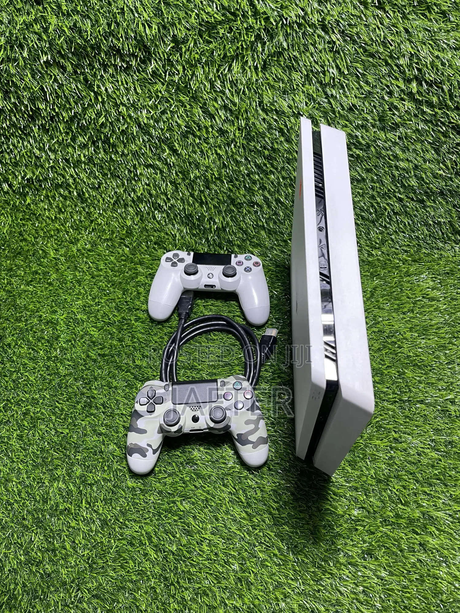 Sony Ps4 Slim With Games and 2 Controllers