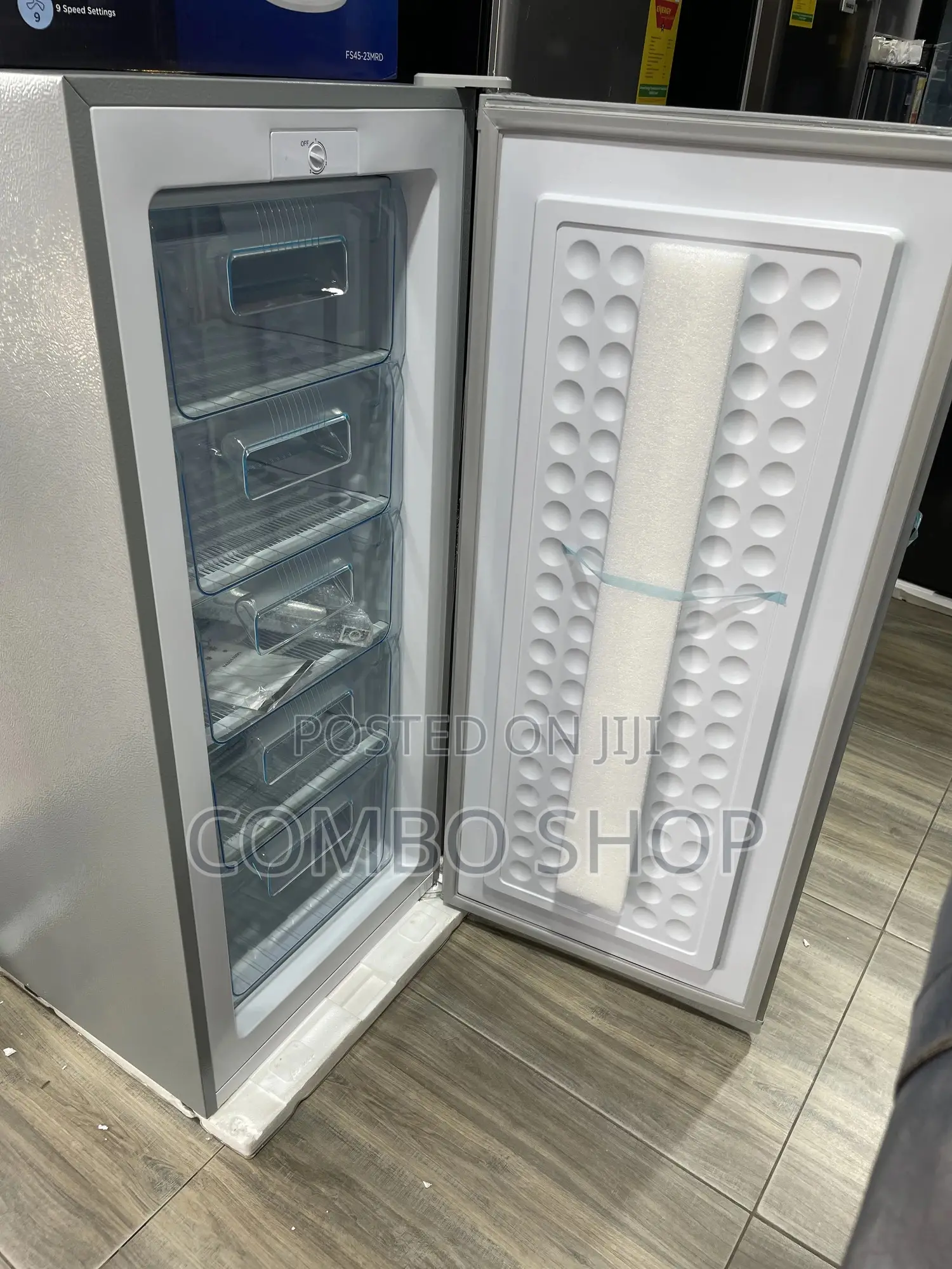 Nasco 150l Upright Freezer