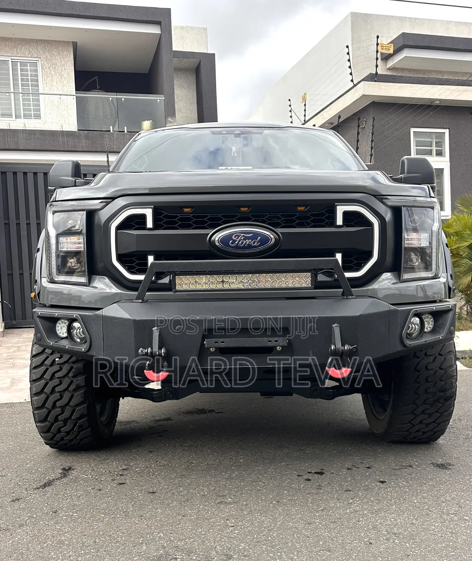 Ford F-150 Platinum 2021 Gray