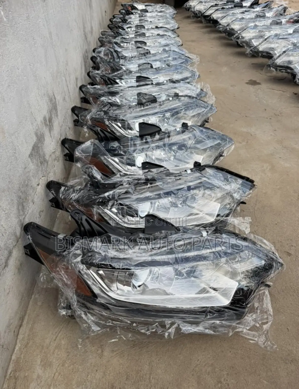 Mitsubishi Outlander Headlight