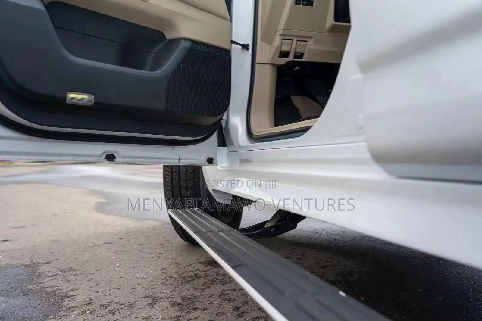 Landcruiser 300 Automatic Power Retractable Side Steps